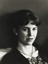 Poträttbild av Sylvia Plath