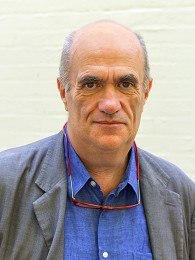 Poträttbild av Colm Tóibín