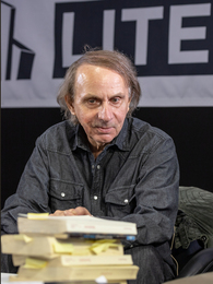 Poträttbild av Michel Houellebecq