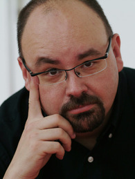 Porträttbild av Carlos Ruiz Zafón