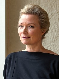 Portrait image of Helle Helle