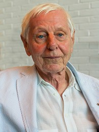 Portrait image of Hans Magnus Enzensberger