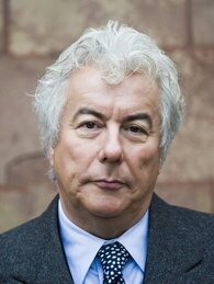 Porträttbild av Ken Follett