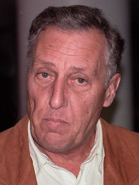 Poträttbild av Frederick Forsyth