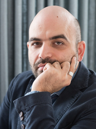 Poträttbild av Roberto Saviano