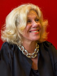 Poträttbild av Erica Jong