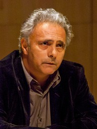 Poträttbild av Hanif Kureishi